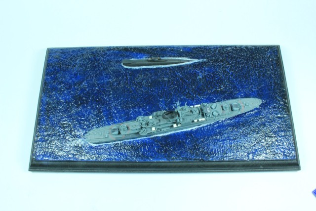 Deutsche Fregatte Augsburg und U-Boot U 16 (1/700)