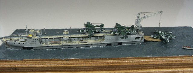 Katapultschiff Bussard (1/700)