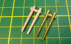 Vergleich der 28 cm-Rohre aus dem Bausatz und aus Messing