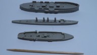 Kanonenboot Maya/Chokai im Vergleich mit dem Küstenpanzerschiff Fuso oben und dem Zerstörer Shirakumo (mitte)