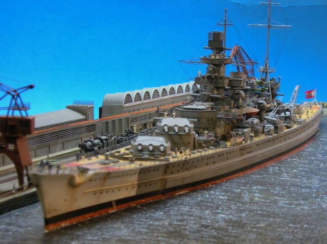 Schlachtschiff Scharnhorst in Gotenhafen 1943, 1/400 von Francesco Romero Pedrosa