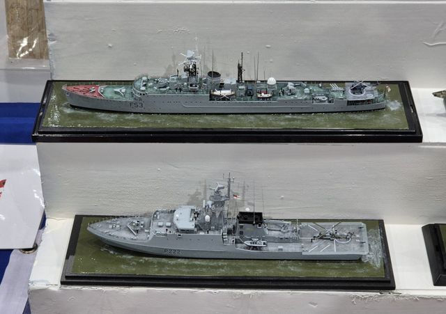 Fregatte HMS Undaunted und Patrouillenschiff HMS Forth