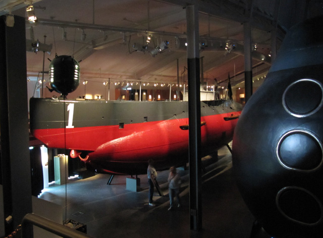 U-Boot Hajen/Undervattensbaten N:R1, rechts U-Boot Neptun in Karlskrona