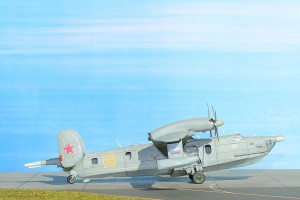 Amphibienflugzeug Berijew Be-12 Tschaika (1/144)