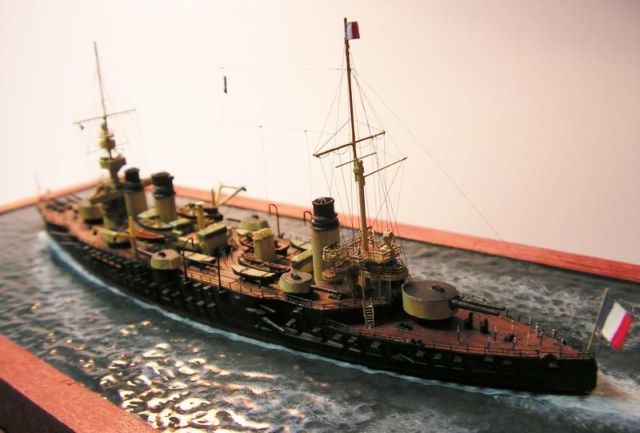 Französisches Schlachtschiff Liberté (1/700)