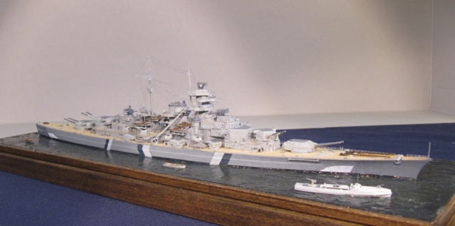 Schlachtschiff Bismarck (1/700)