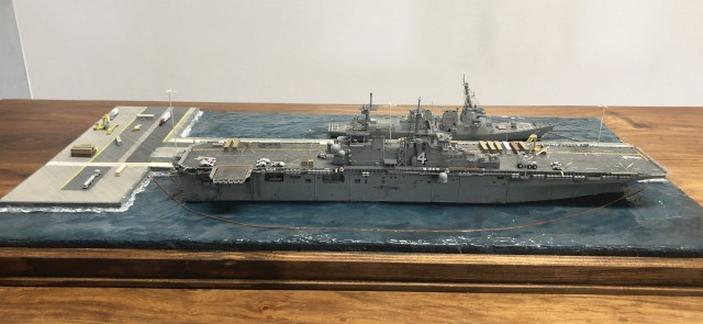 Landungsträger USS Boxer und Zerstörer USS Forrest Sherman (1/700)