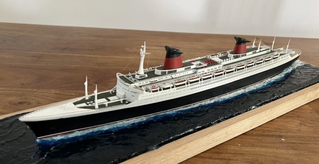 Passagierschiff France  (1/700)