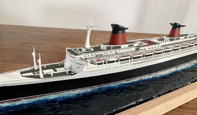 Passagierschiff France  (1/700)