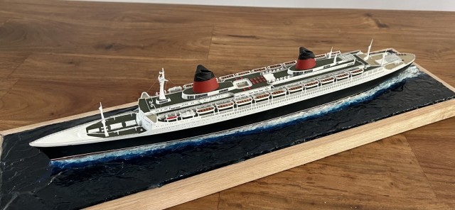 Passagierschiff France  (1/700)