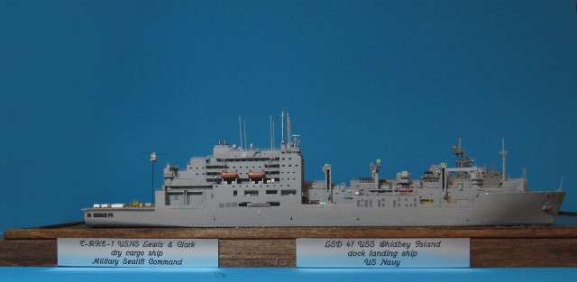 Versorger USNS Lewis and Clark und Landungsschiff USS Whidbey Island (1/700)