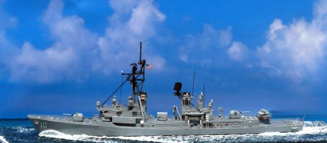 Lenkwaffenzerstörer USS Sampson DDG-10 (1/700)