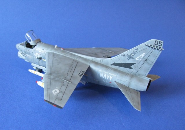 Kampfflugzeug LTV A-7E Corsair II (1/72)