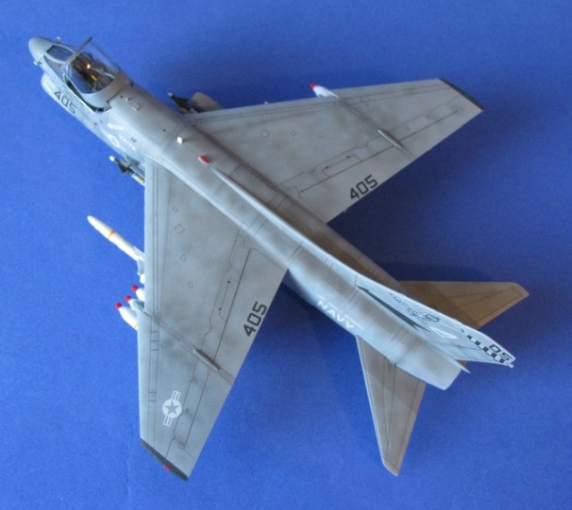 Kampfflugzeug LTV A-7E Corsair II (1/72)