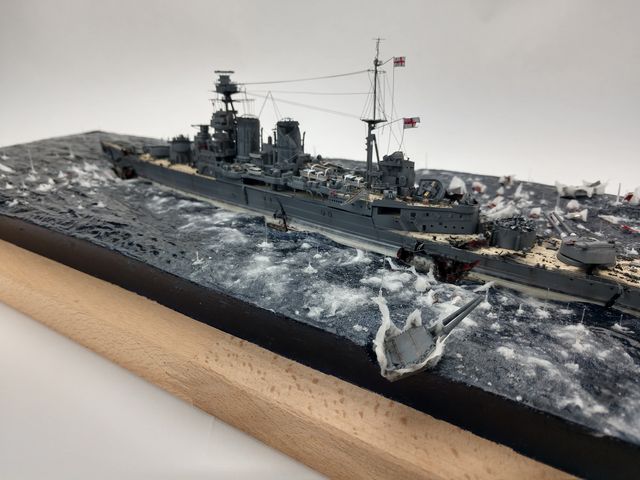 Schlachtkreuzer HMS Hood: die letzten Sekunden (1/700)