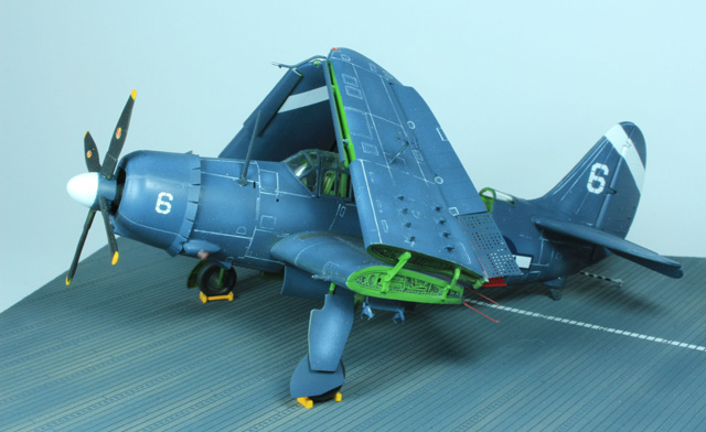 Curtiss SB2C-4 Helldiver (1/72)