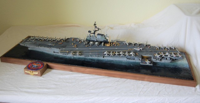 Flugzeugträger USS Coral Sea (1/350)