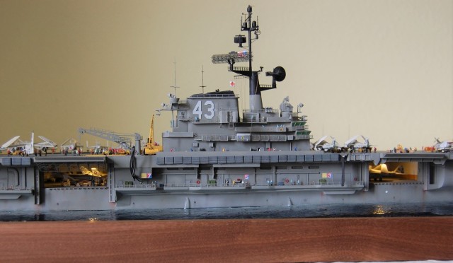 Flugzeugträger USS Coral Sea (1/350)