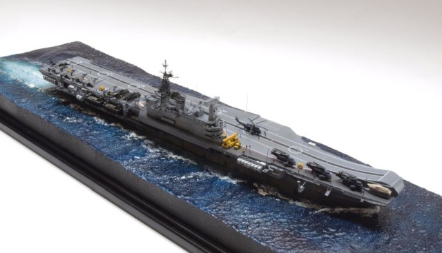 Flugzeugträger HMS Hermes (1/700)