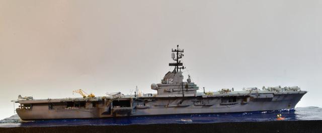 Flugzeugträger USS Hornet (1/530)