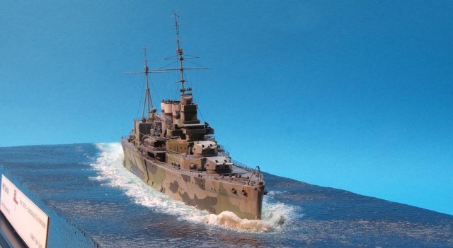 Schwerer Kreuzer HMS Suffolk (1/600)