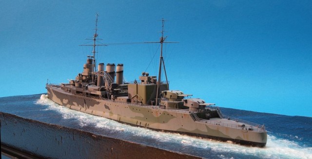 Schwerer Kreuzer HMS Suffolk (1/600)