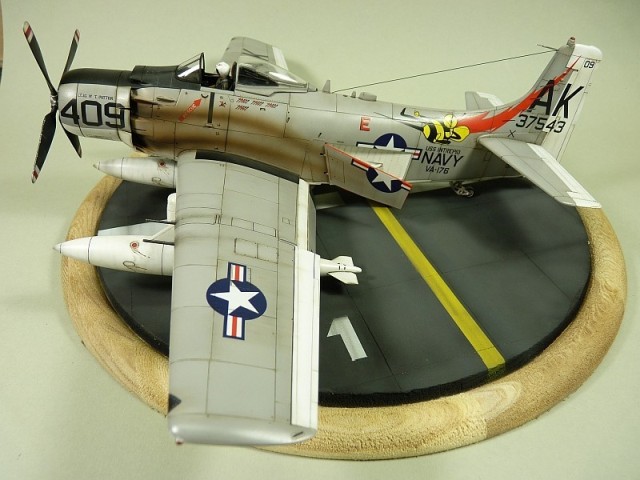 Jagdbomber Douglas A-1H Skyraider (1/48)