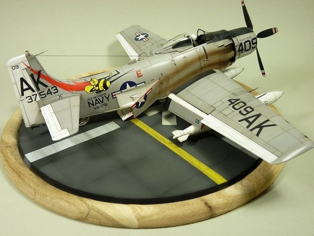 Jagdbomber Douglas A-1H Skyraider (1/48)