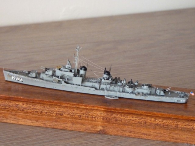 Zerstörer USS English (1/700)