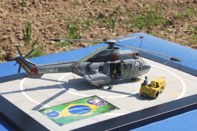 Brasilianischer Marinehubschrauber Aerospatiale AS.332 Super Puma (1/72)