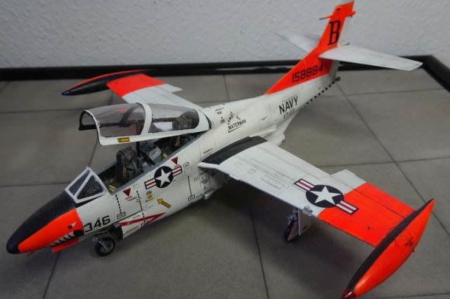 Trainingsflugzeug North American T-2C Buckeye (1/72)