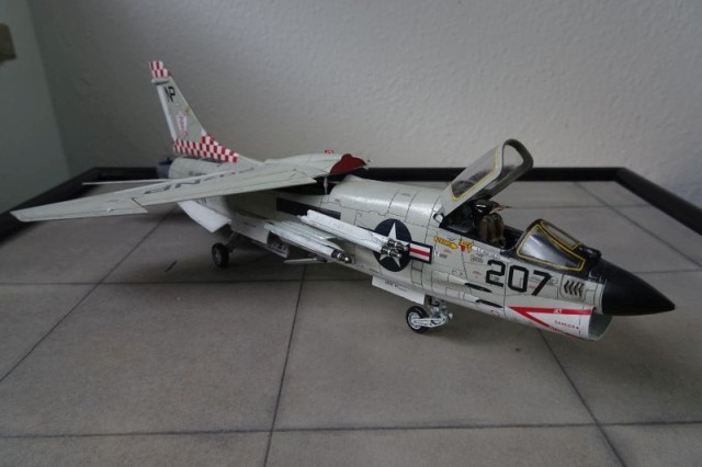 Jäger Vought F-8J Crusader (1/72)