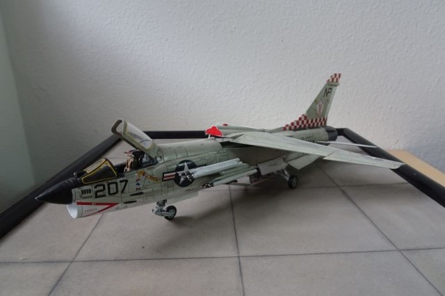 Jäger Vought F-8J Crusader (1/72)