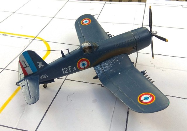 Jagdbomber Vought F4U-7 Corsair (1/72)