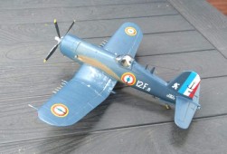 Jagdbomber Vought F4U-7 Corsair (1/72)