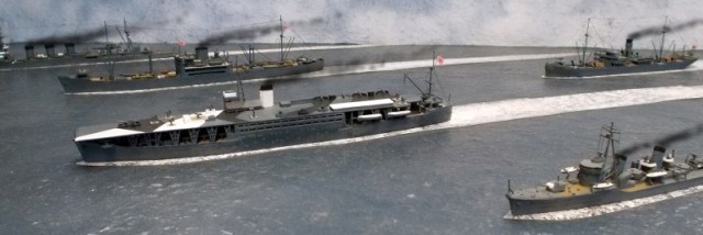 Landungsträger Akitsu Maru (1/700) mit Kuma (Tamiya), Sado Maru (Fujimi), Bengal Maru (HP) und  Fubuki (Pit-Road)