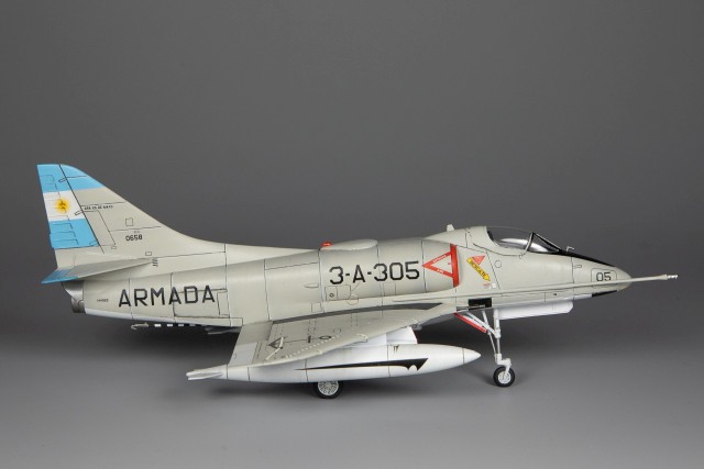 Kampfflugzeug Douglas A-4Q Skyhawk (1/72)