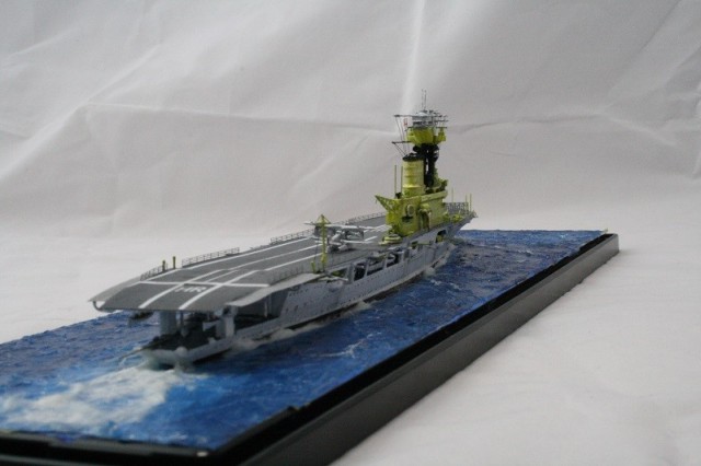 Flugzeugträger HMS Hermes (1/700)