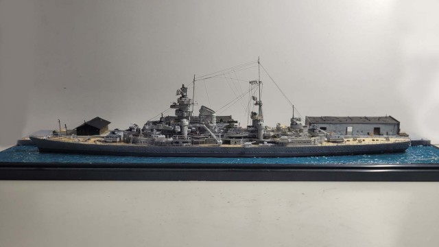 Schwerer Kreuzer Prinz Eugen (1/700)