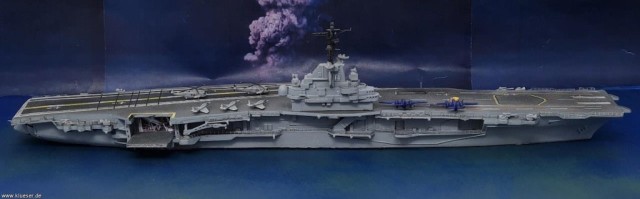 Flugzeugträger USS Intrepid (1/700)