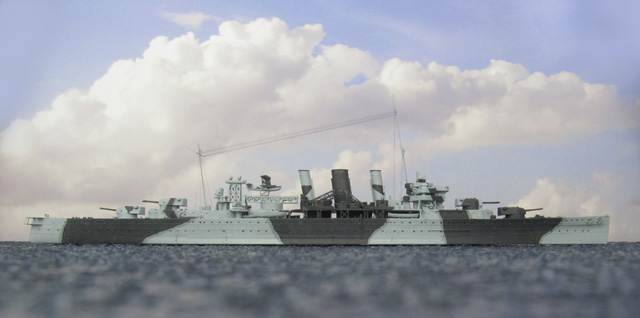 Schwerer Kreuzer HMS Kent (1/700)