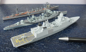 Fregatte Niels Juel, Leichte Kreuzer HMS Sirius und Isuzu (1/700)