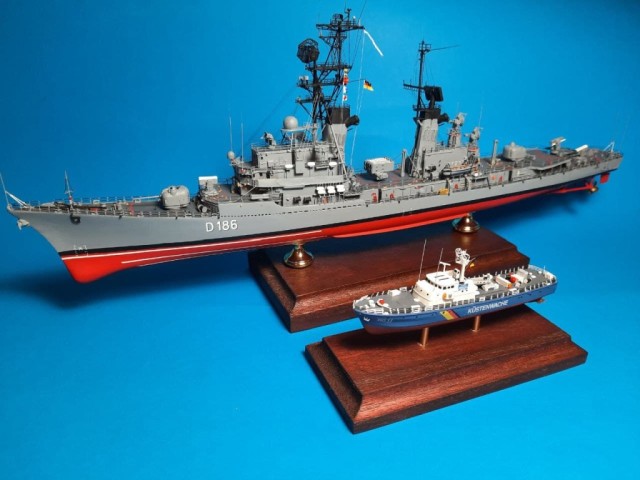 Patrouillenboot BGS 11 Neustadt und Zerstörer Mölders (1/350)