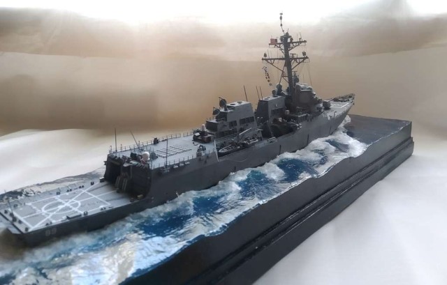 Lenkwaffenzerstörer USS Mustin (1/350)