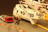 Aufzug der USS Nimitz mit E-2C Hawkeye und SH-3D Sea King (1/144)