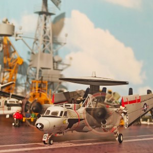 Luftraumüberwachungsflugzeug Grumman E-2C 2000 Hawkeye (1/144)