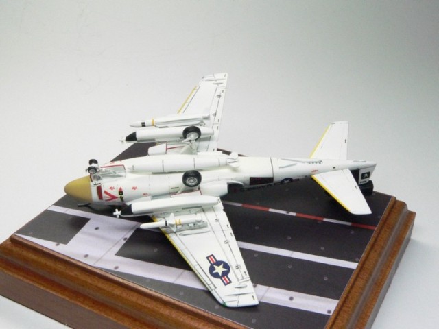 Grumman EA-6A Electric Intruder (1/144)