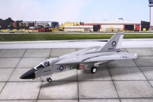 Jagdflugzeug General Dynamics–Grumman F-111B (1/144)