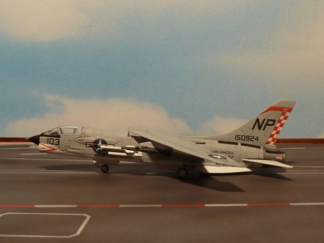 Jagdflugzeug Vought F-8K Crusader (1/144)