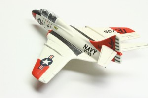 Schulflugzeug Grumman F9F-8T Cougar (1/144)